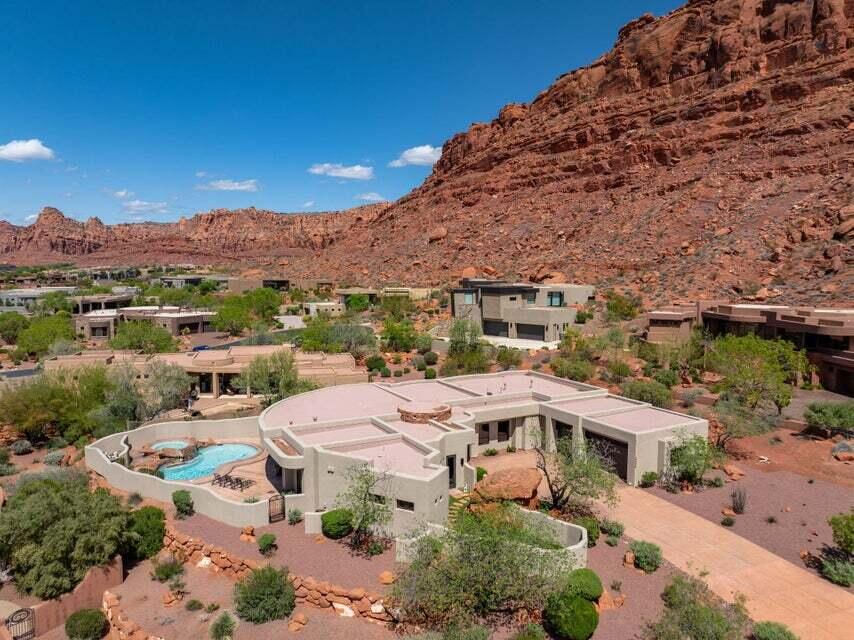 Property in St George, photo 2