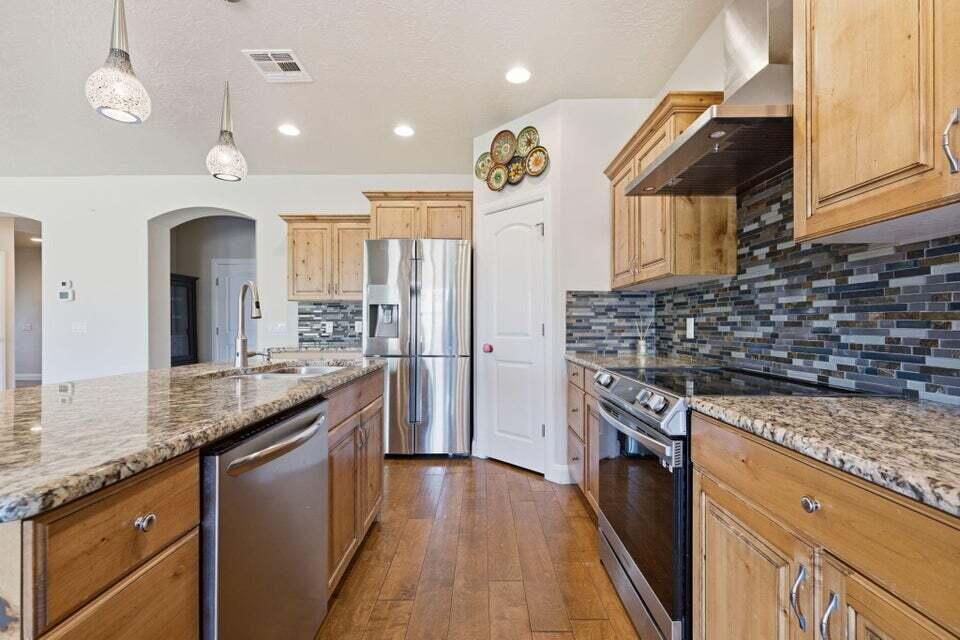 649 S Haley DR, Washington, photo 8 of 42