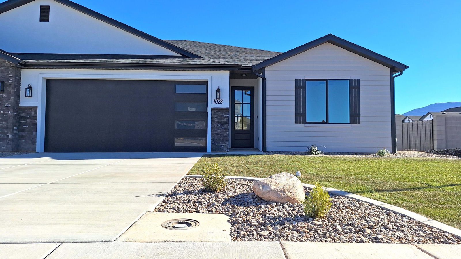 1074 N Olesia ST, Cedar City, photo 2 of 27
