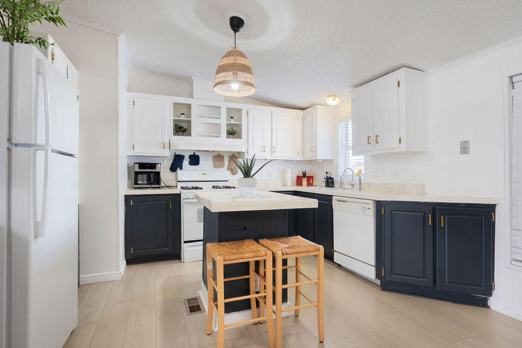 91 E 645 N, La Verkin, photo 2 of 37
