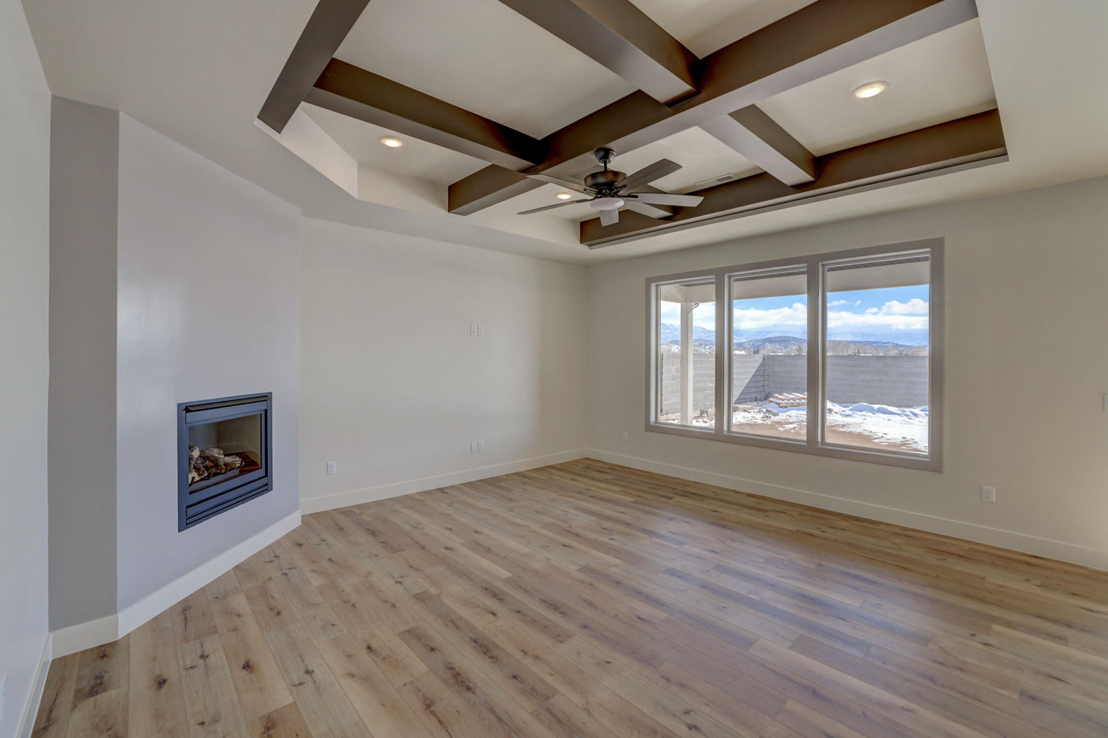 1091 N Olesia ST, Cedar City, photo 4 of 31
