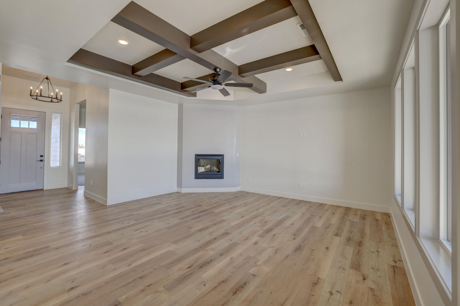 1091 N Olesia ST, Cedar City, photo 6 of 31