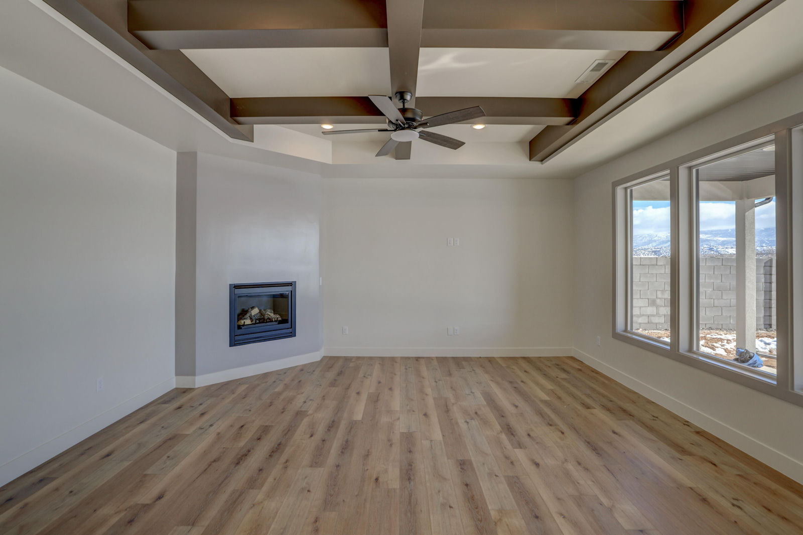 1091 N Olesia ST, Cedar City, photo 8 of 31