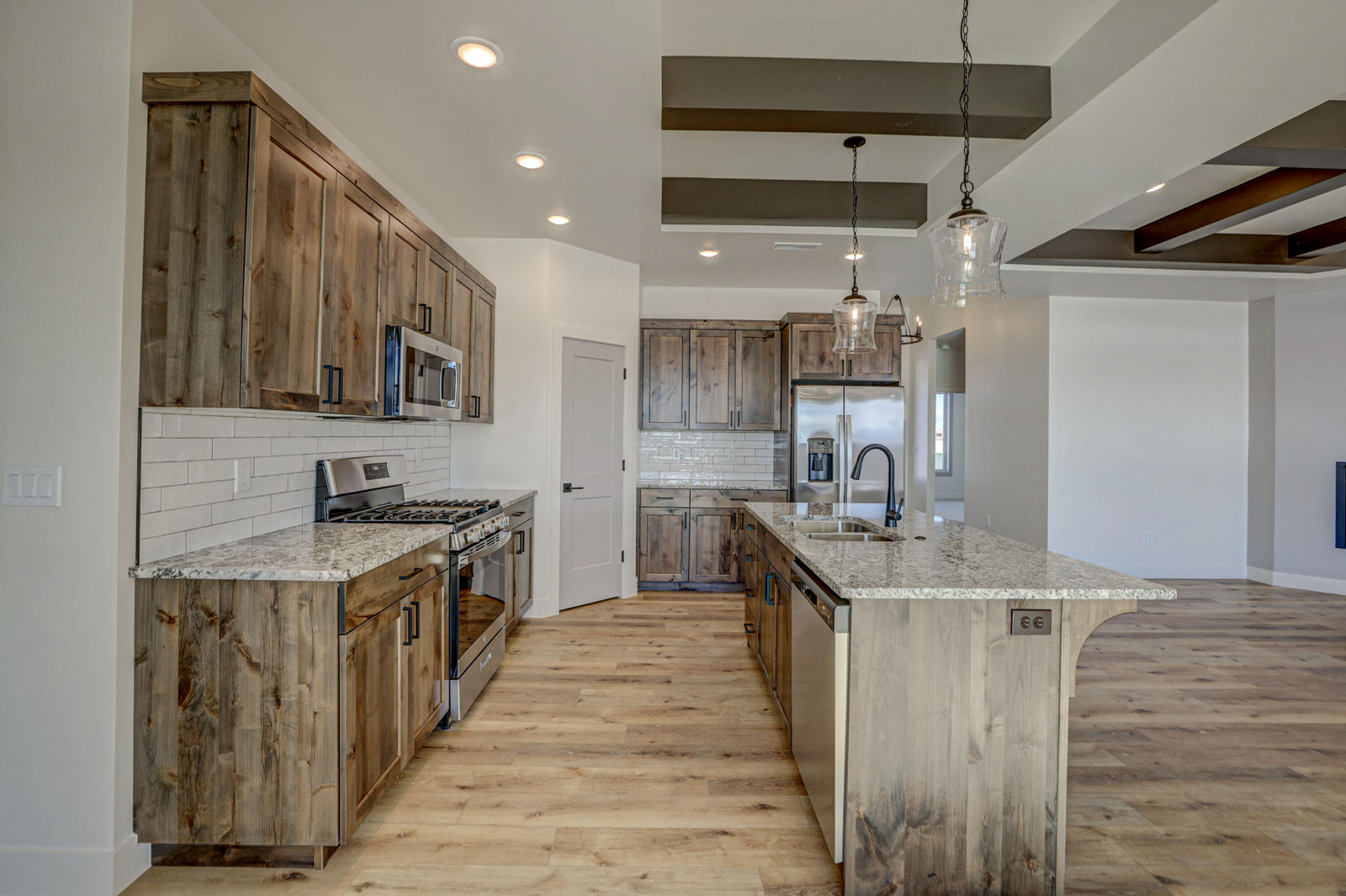1091 N Olesia ST, Cedar City, photo 9 of 31