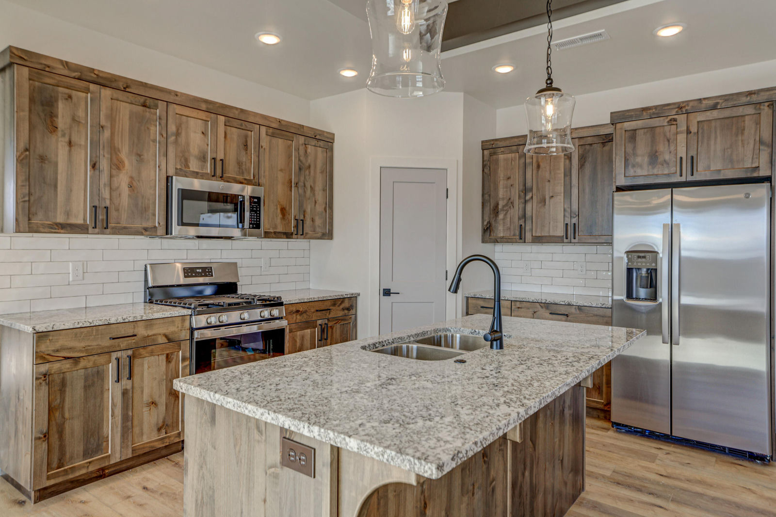 1091 N Olesia ST, Cedar City, photo 11 of 31