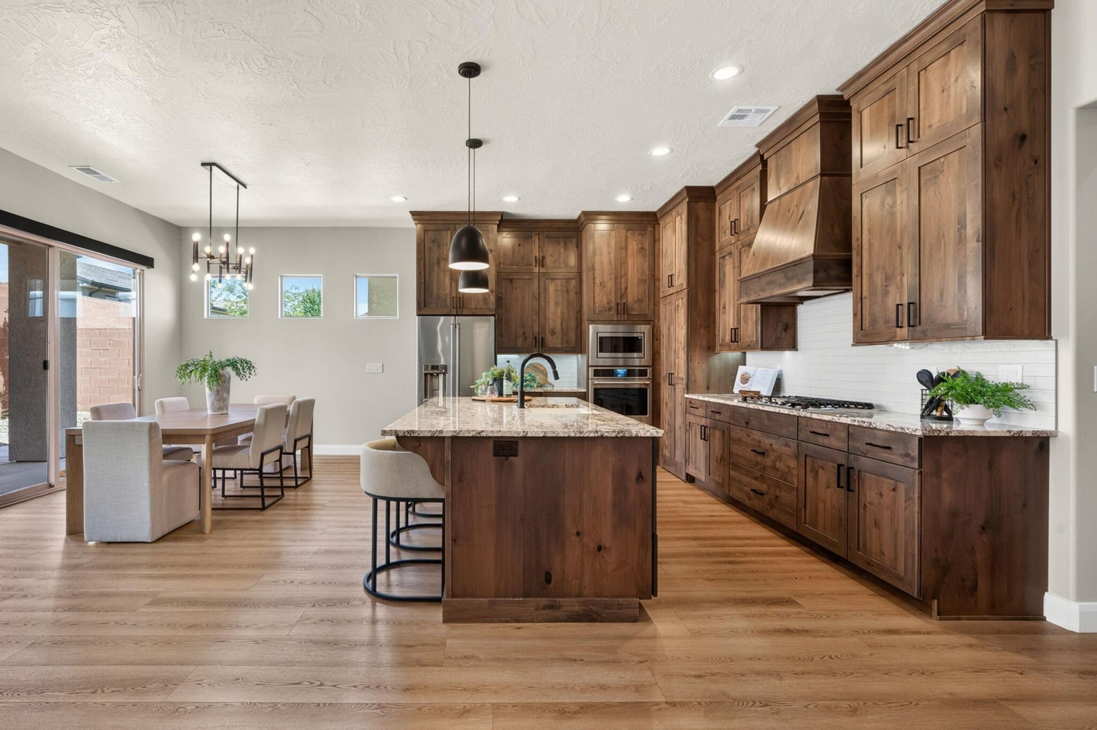 174 S 620 W, Ivins, photo 7 of 66