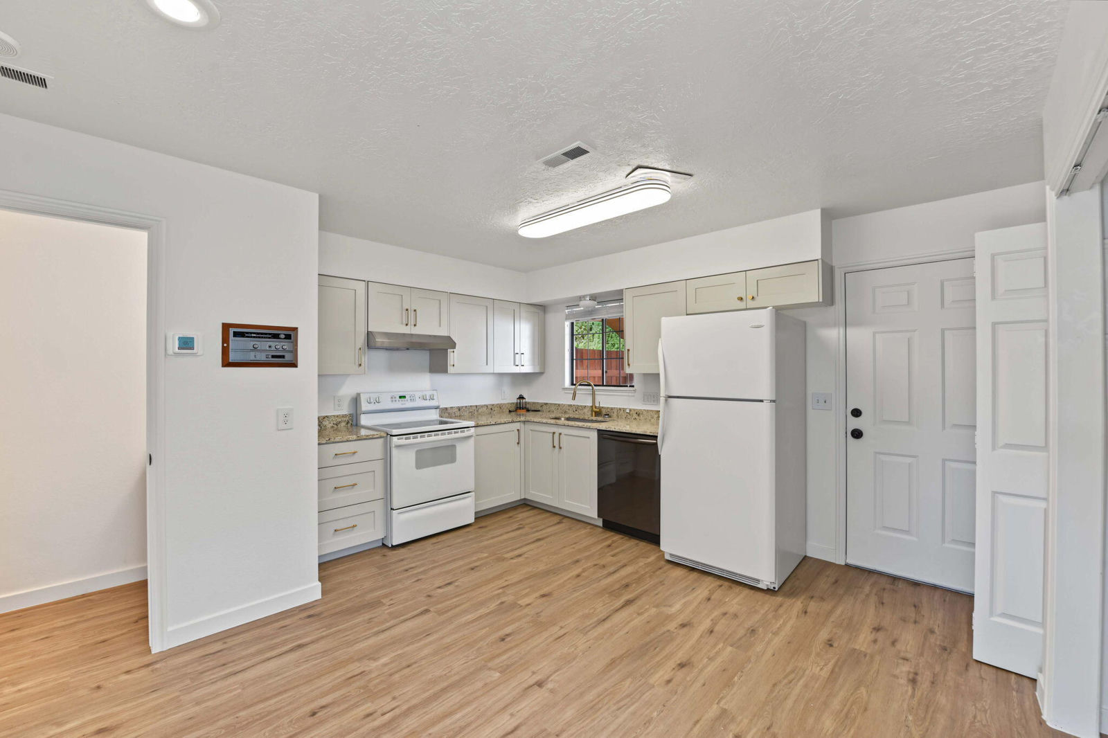 2130 W 70 S, 8, Hurricane, photo 14 of 29