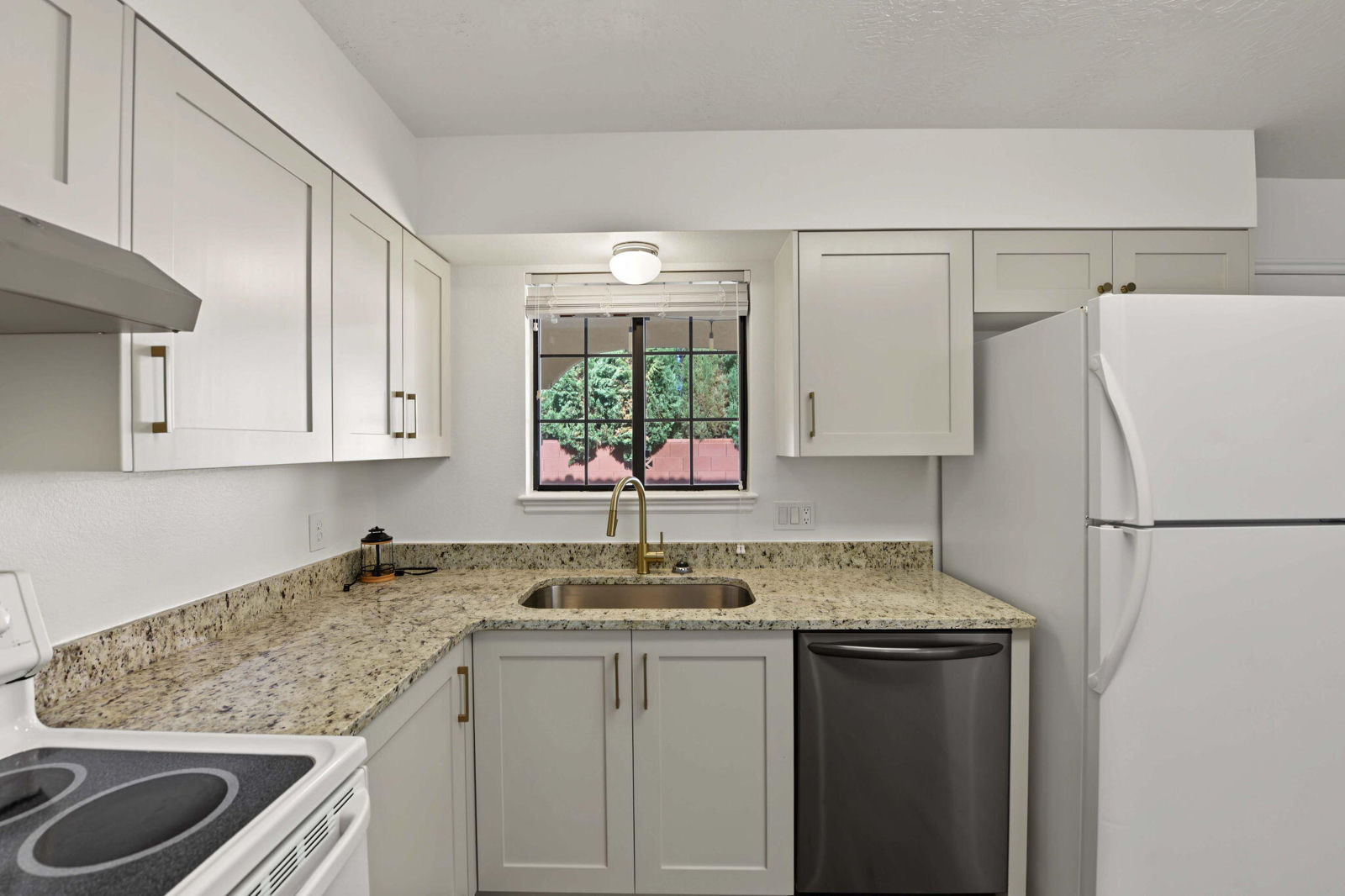 2130 W 70 S, 8, Hurricane, photo 16 of 29
