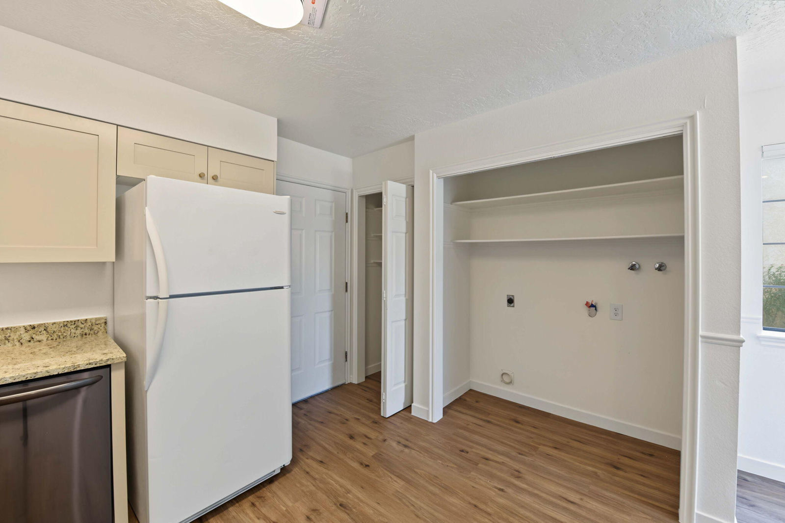 2130 W 70 S, 8, Hurricane, photo 17 of 29