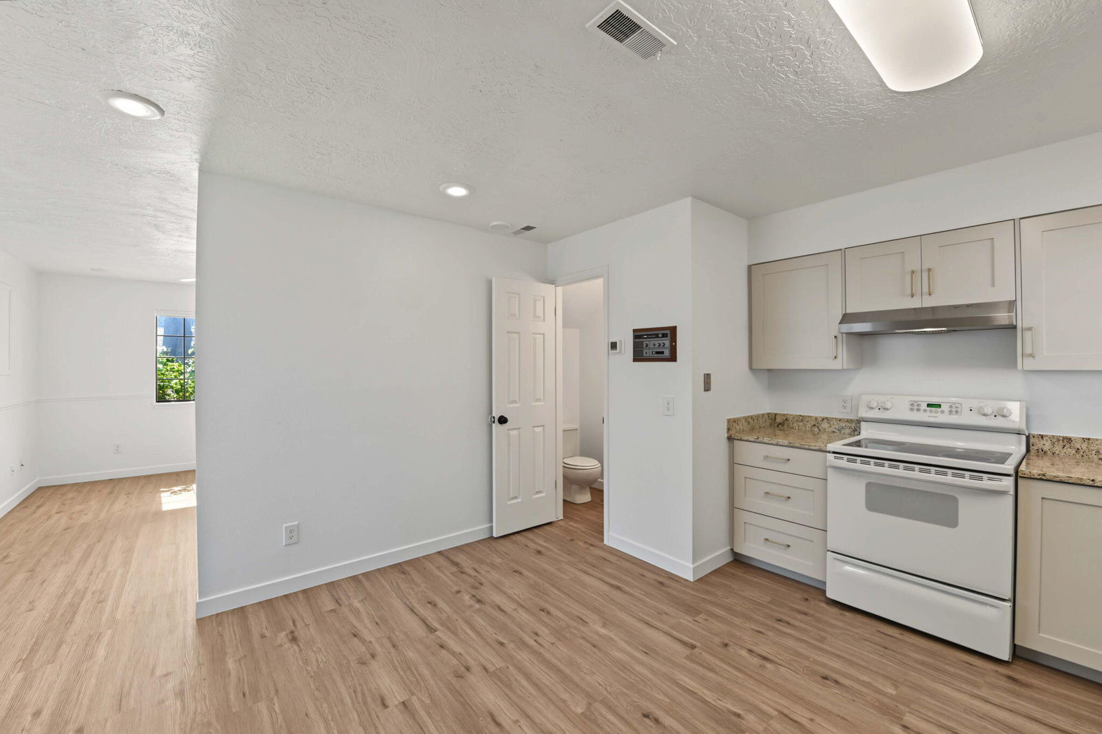 2130 W 70 S, 8, Hurricane, photo 19 of 29
