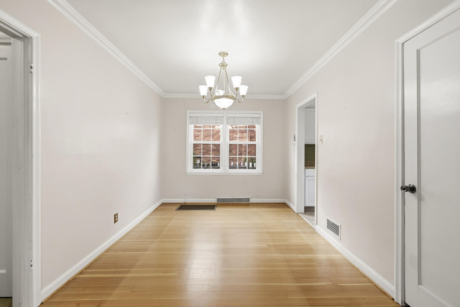 135 W 400 S, Cedar City, photo 9 of 52