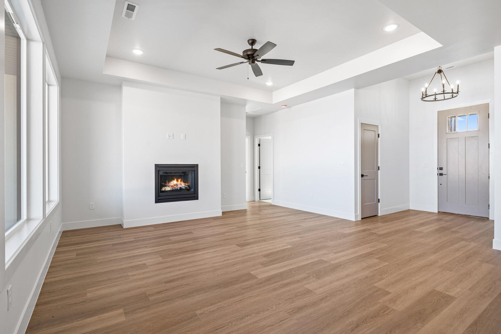 1079 N Olesia ST, Cedar City, photo 4 of 25