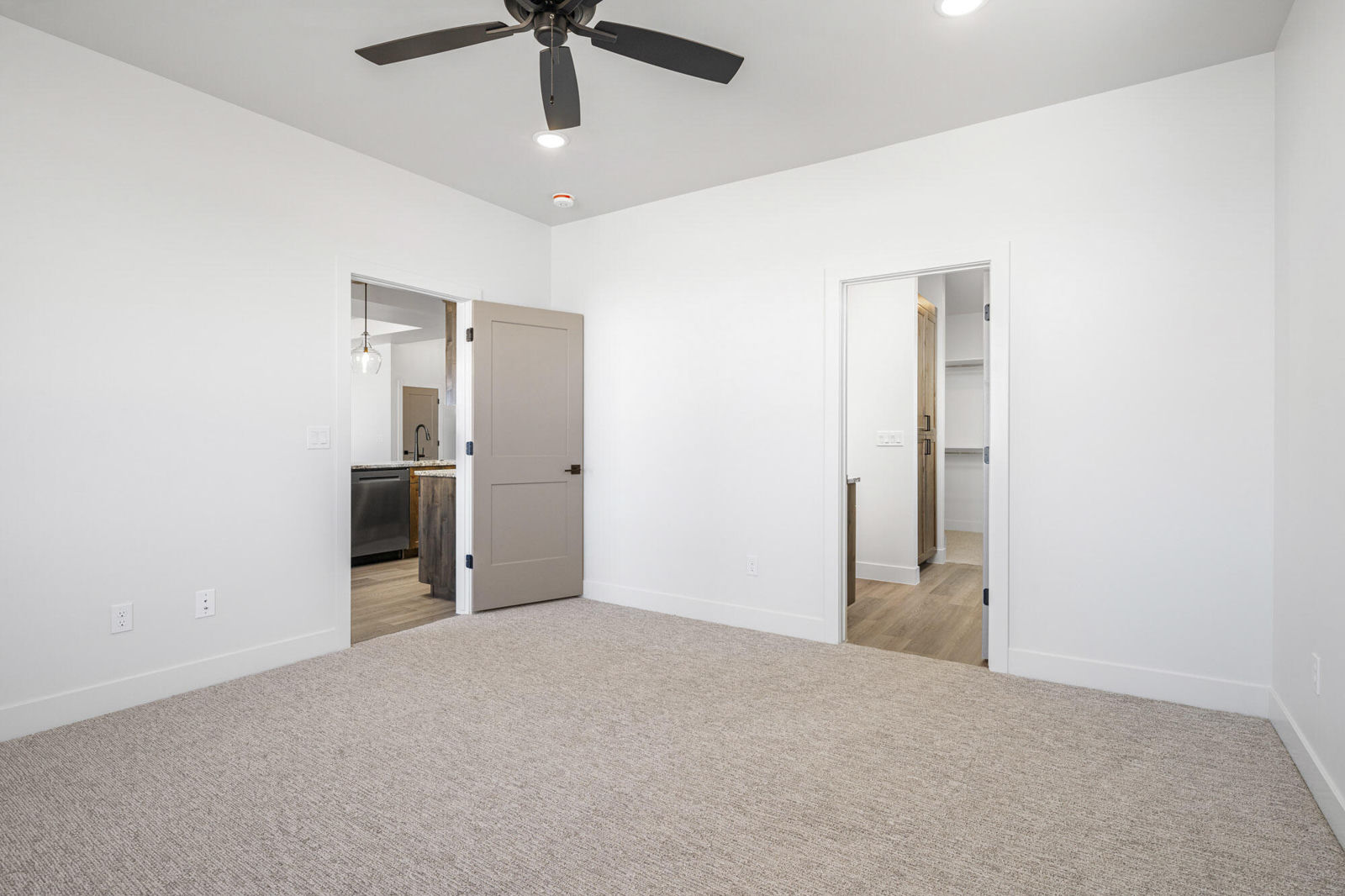 1079 N Olesia ST, Cedar City, photo 12 of 25