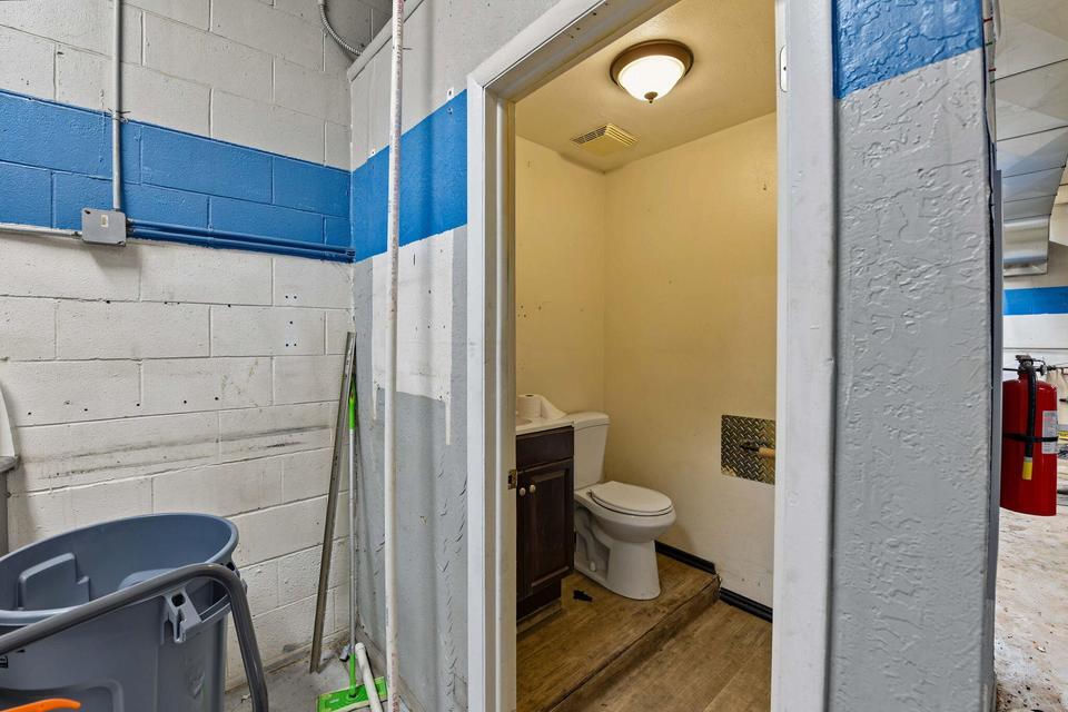 165 W St George Blvd, St George, photo 5 of 17