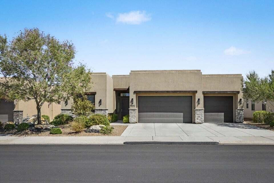 1492 Pocket Mesa DR, St George, photo 3 of 25