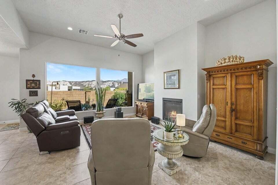 1492 Pocket Mesa DR, St George, photo 5 of 25