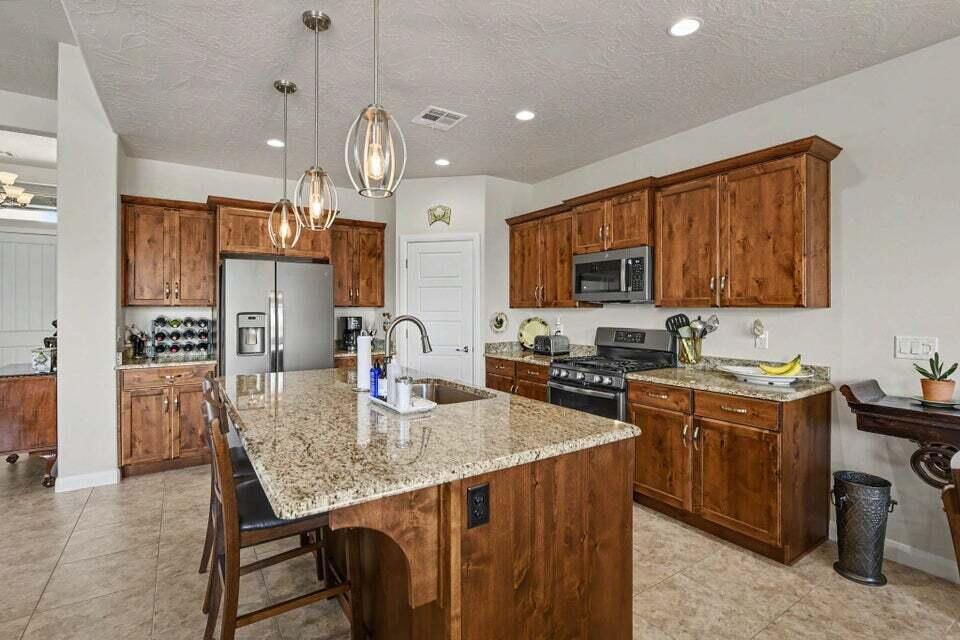 1492 Pocket Mesa DR, St George, photo 7 of 25