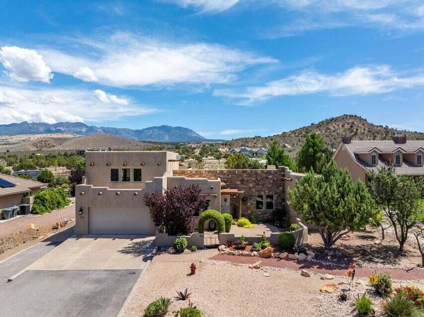 738 High Ground DR, Dammeron Valley
