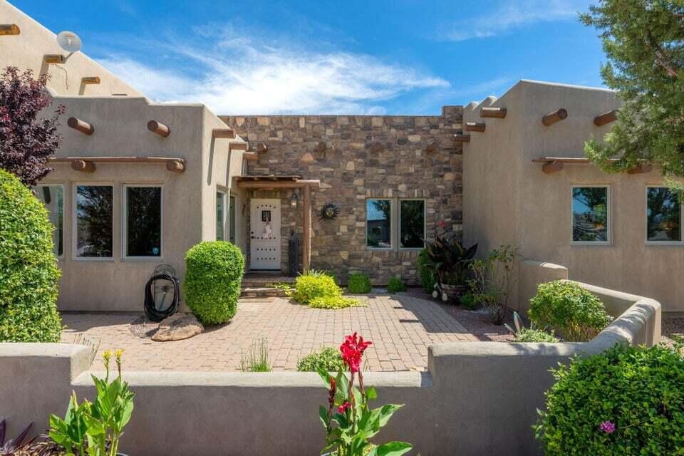 738 High Ground DR, Dammeron Valley, photo 5 of 65