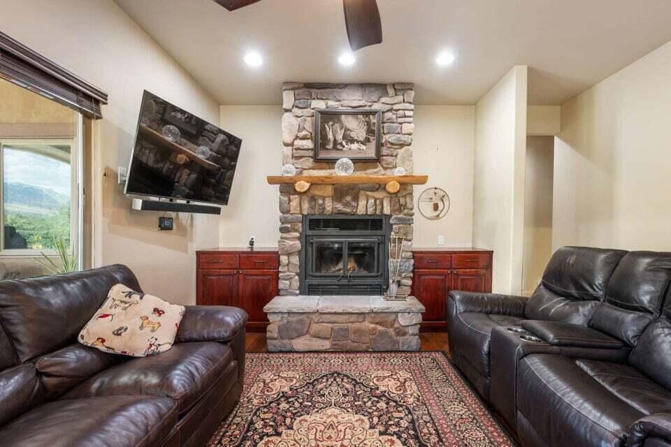 738 High Ground DR, Dammeron Valley, photo 7 of 65