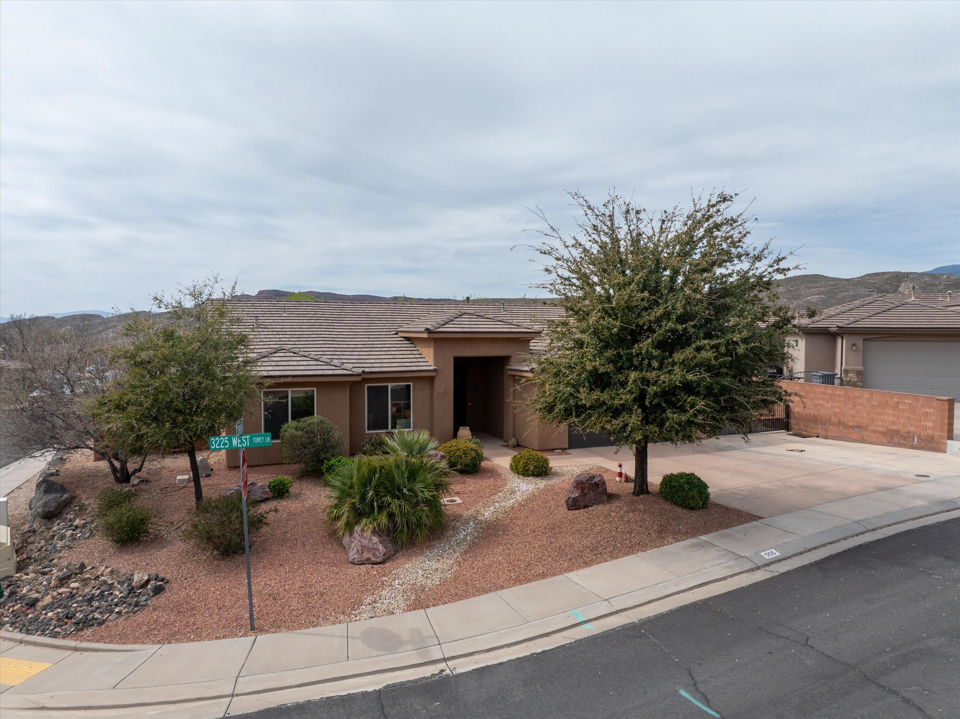 555 N Torey LN, Hurricane