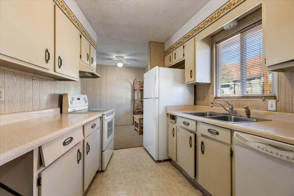 175 E 300 N, Ivins, photo 13 of 39