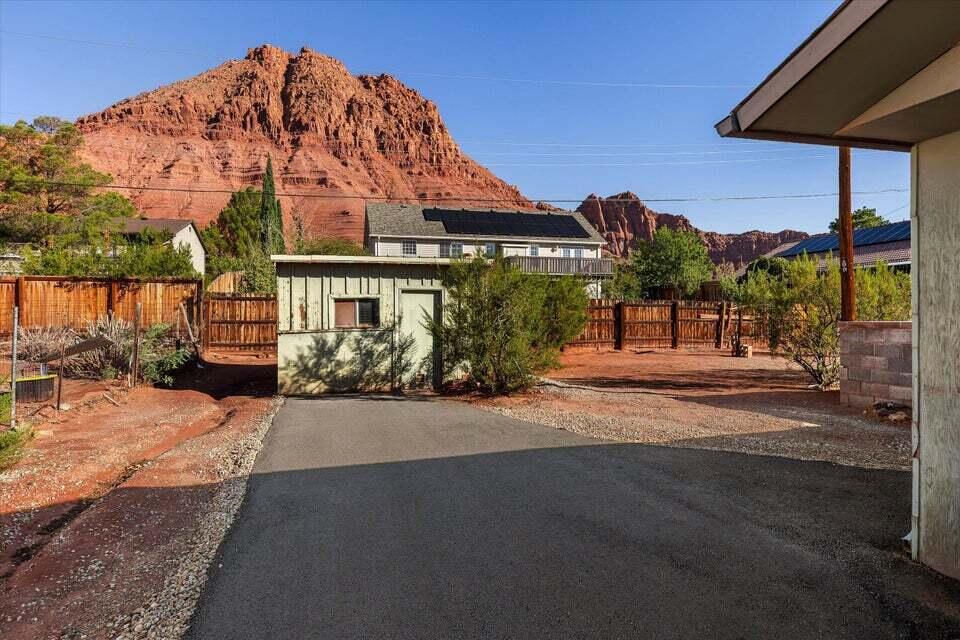 175 E 300 N, Ivins, photo 22 of 39