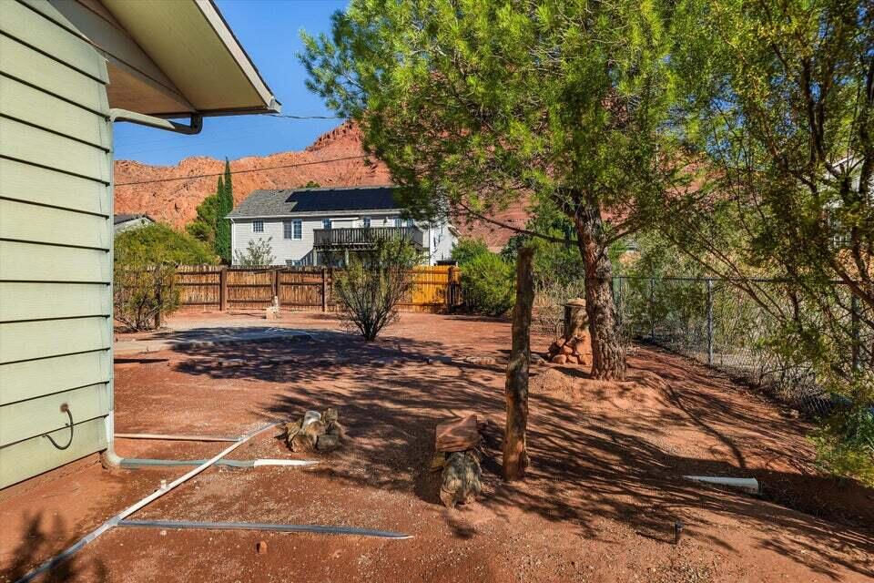 175 E 300 N, Ivins, photo 23 of 39