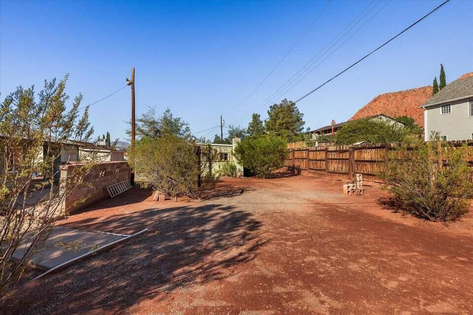 175 E 300 N, Ivins, photo 26 of 39
