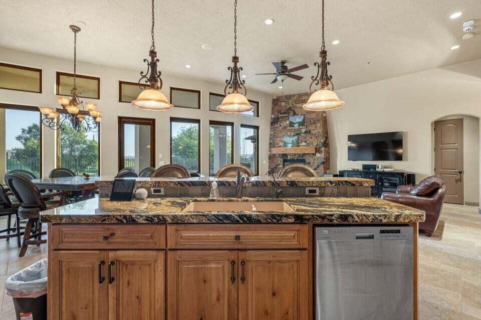 1747 W Red Cloud DR, St George, photo 10 of 44